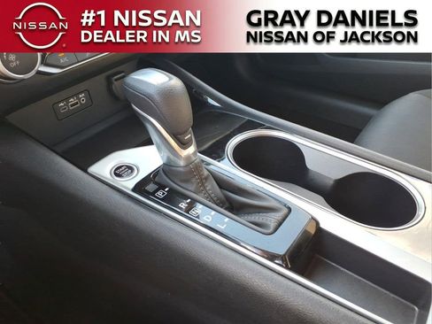 Used 2024 Nissan Altima 2.5 SV FWD image 19