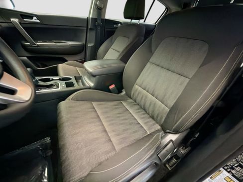 Used 2021 Kia Sportage LX image 11
