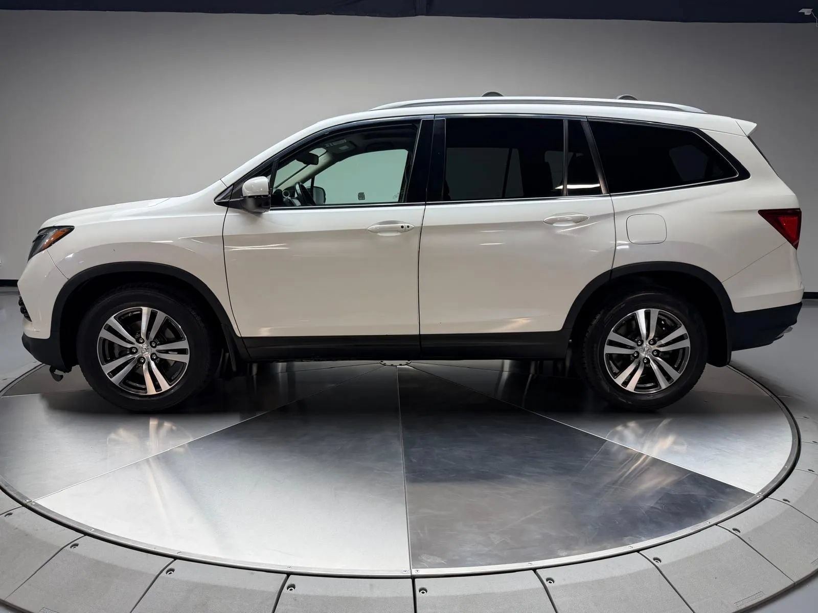 Used 2016 Honda Pilot EX-L image 4