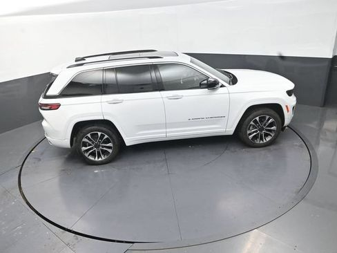Used 2023 Jeep Grand Cherokee Overland AWD/4WD image 18