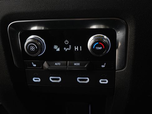 Used 2021 GMC Yukon XL Denali w/ Denali Premium Package image 22