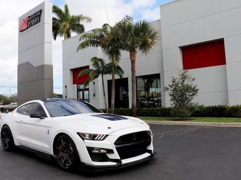 Used 2020 Ford Mustang Shelby GT500 w/ Carbon Fiber Track Pack image 1