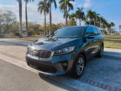 Used 2019 Kia Sorento EX image 2