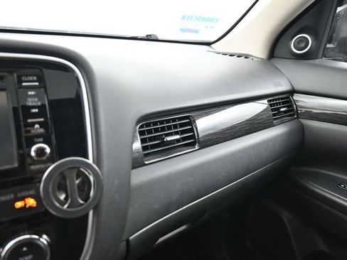 Used 2016 Mitsubishi Outlander SEL image 18