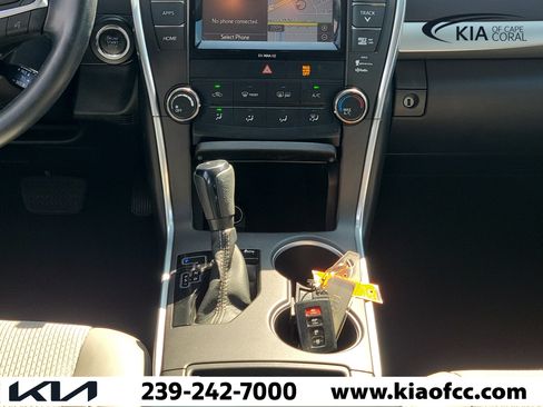 Used 2016 Toyota Camry SE w/ Moonroof Package FWD image 19