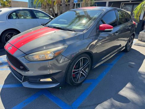 Used 2016 Ford Focus ST image 3