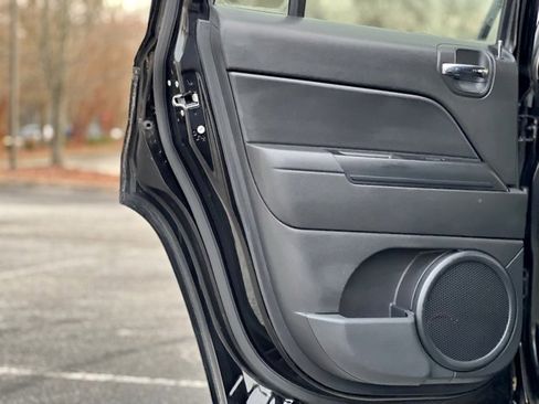 Used 2014 Jeep Patriot Latitude w/ Sun/Sound Group image 15