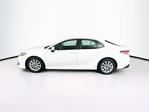 Used 2018 Toyota Camry LE image 4