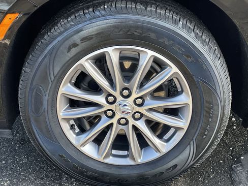 Used 2023 Buick Enclave Essence image 38