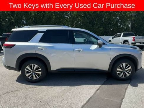 Used 2025 Nissan Pathfinder SL FWD image 9