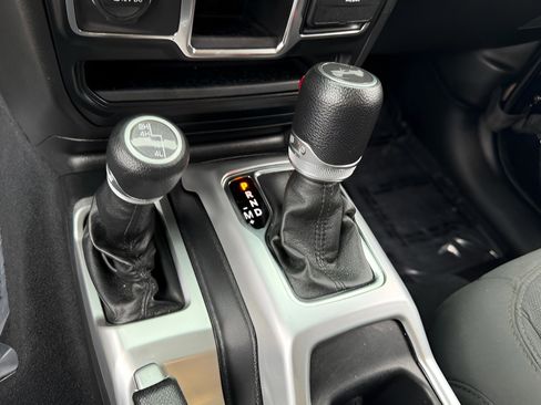 Used 2021 Jeep Wrangler Unlimited Sport image 34