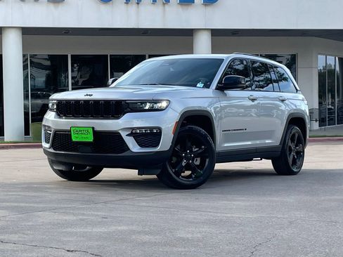 Used 2024 Jeep Grand Cherokee Limited w/ Black Appearance Package AWD/4WD image 1