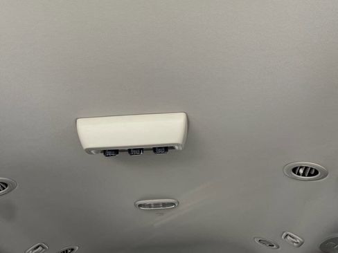 Used 2014 Dodge Grand Caravan SXT w/ UConnect Hands-Free Group image 13