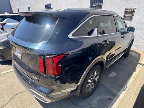Used 2023 Kia Sorento EX FWD image 3
