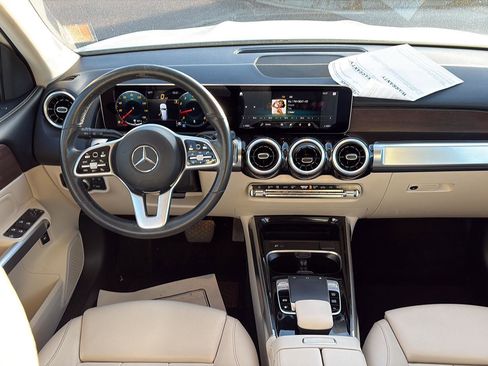 Used 2020 Mercedes-Benz GLB 250 4MATIC image 17
