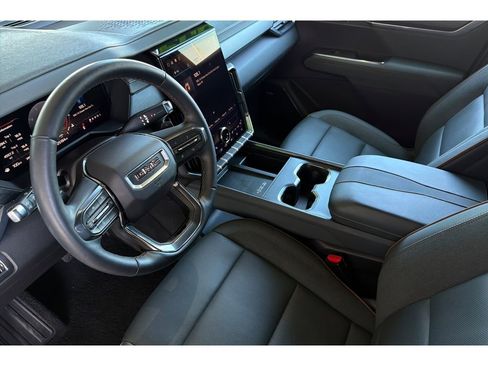 Used 2024 GMC Acadia AT4 w/ Luxury Package AWD/4WD image 10