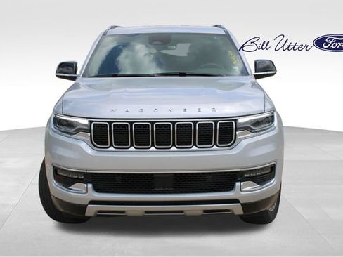 Used 2024 Jeep Wagoneer L Series II RWD image 2