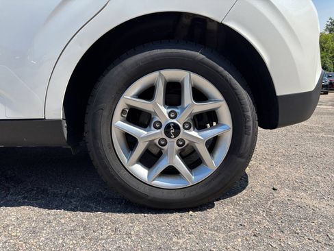 Used 2025 Kia Soul LX w/ LX Technology Package FWD image 25