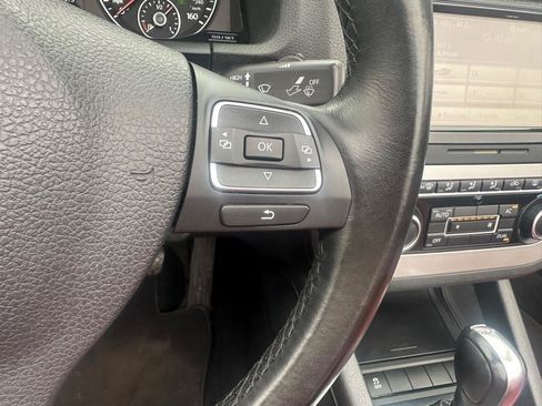 Used 2012 Volkswagen Eos Executive FWD image 25