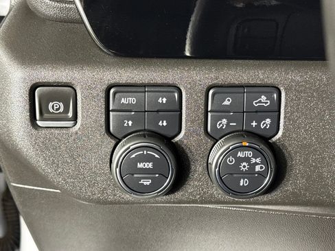 Used 2024 Chevrolet Silverado 2500 LTZ AWD/4WD image 25