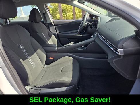 Used 2024 Hyundai Elantra SEL FWD image 16
