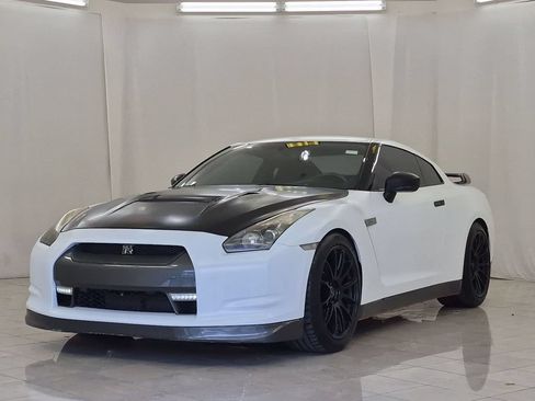 Used 2009 Nissan GT-R Premium AWD/4WD image 4