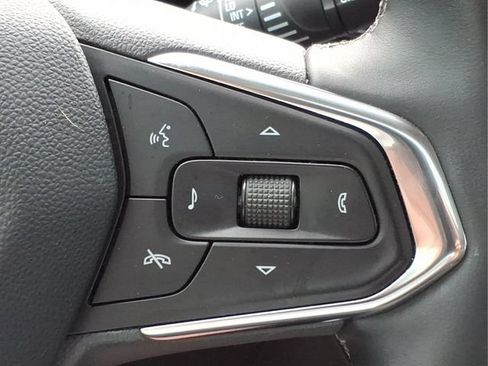 Used 2025 Chevrolet Trax ACTIV w/ Sunroof Package FWD image 27