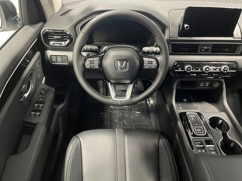 New 2025 Honda Pilot Touring image 22