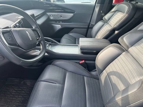 Used 2025 Lincoln Nautilus Reserve AWD/4WD image 6