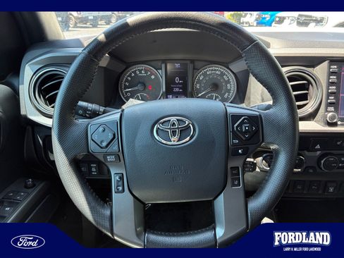 Used 2020 Toyota Tacoma TRD Off-Road w/ TRD Premium Off Road Package AWD/4WD image 9