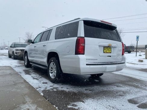 Used 2017 Chevrolet Suburban LT image 7