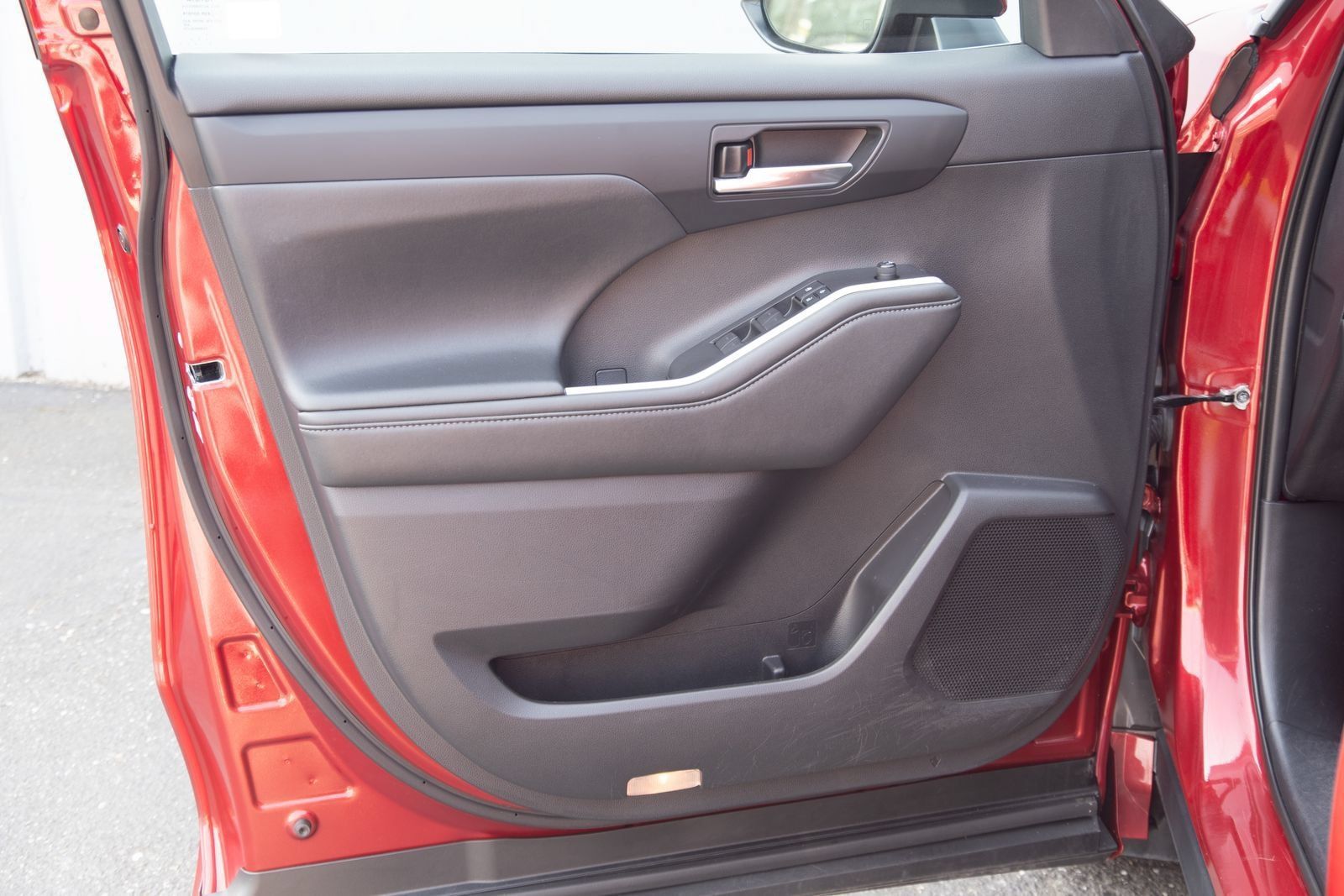 Used 2021 Toyota Highlander XLE AWD/4WD image 15
