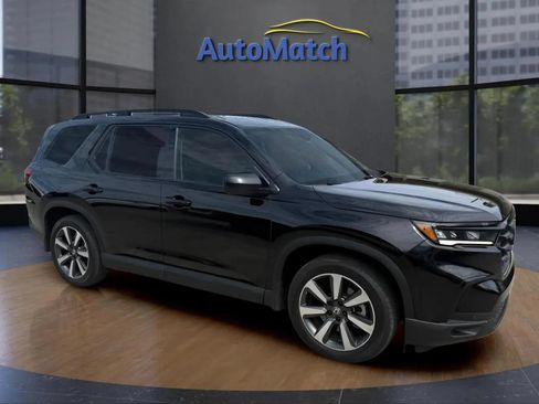 Used 2025 Honda Pilot Touring image 13