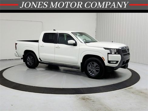 Used 2025 Nissan Frontier SV w/ SV Convenience Package image 1