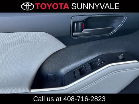 Certified 2024 Toyota Highlander LE FWD image 17