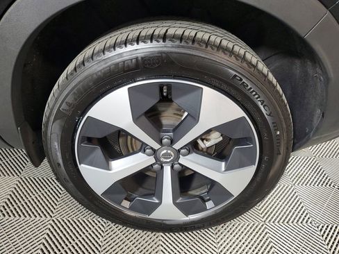 Certified 2025 Volvo XC40 B5 Plus image 13