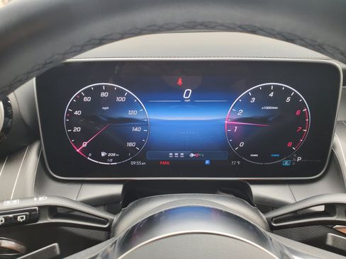 Used 2025 Mercedes-Benz GLC 300 image 14