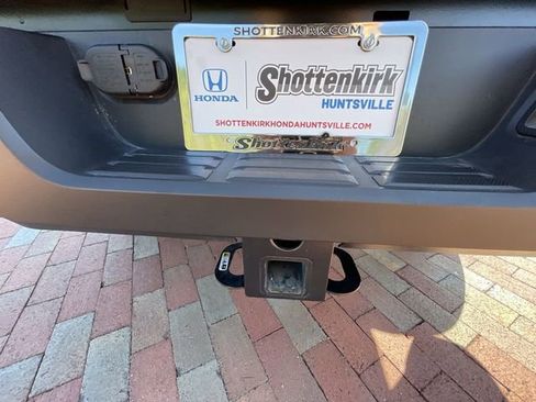 Used 2025 Toyota Tacoma SR5 w/ SR5 Upgrade Package AWD/4WD image 32