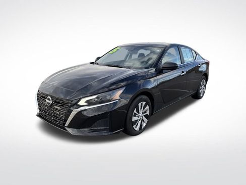 Used 2025 Nissan Altima 2.5 S image 2