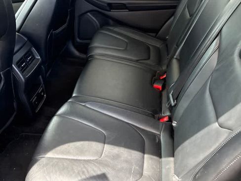 Used 2018 Ford Edge Titanium w/ Technology Package FWD image 12