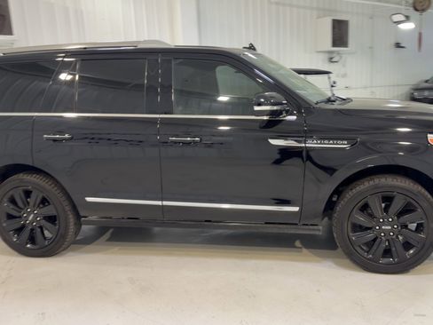 Used 2023 Lincoln Navigator Reserve w/ Monochromatic Package image 2