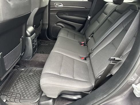 Used 2018 Jeep Grand Cherokee Laredo AWD/4WD image 13