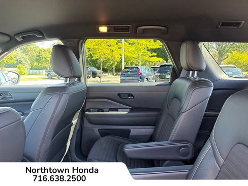 Used 2025 Nissan Pathfinder Rock Creek AWD/4WD image 19