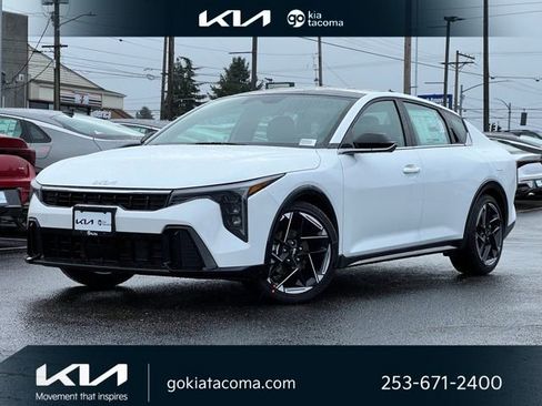 New 2025 Kia K4 GT-Line image 1