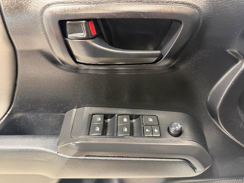 Used 2022 Toyota Tacoma SR5 AWD/4WD image 13