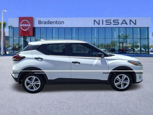 Certified 2025 Nissan Kicks Play S FWD image 4