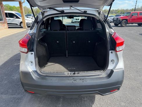 Used 2019 Nissan Kicks SV image 6