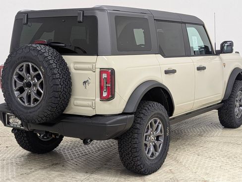 New 2025 Ford Bronco Badlands image 8