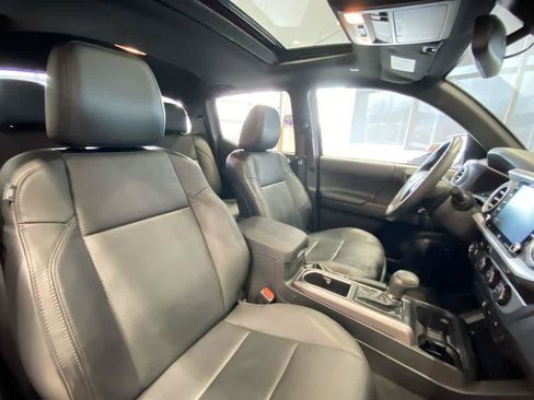 Used 2022 Toyota Tacoma Limited image 28