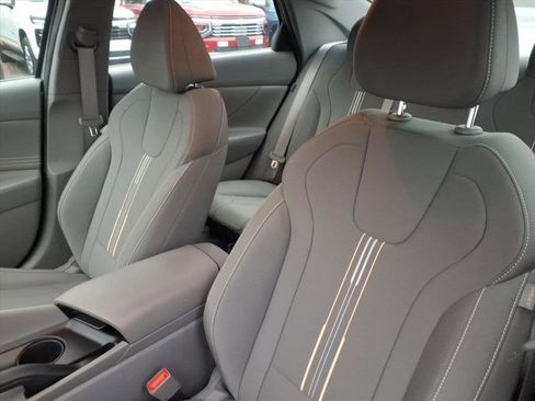 Used 2025 Hyundai Elantra Sport image 15